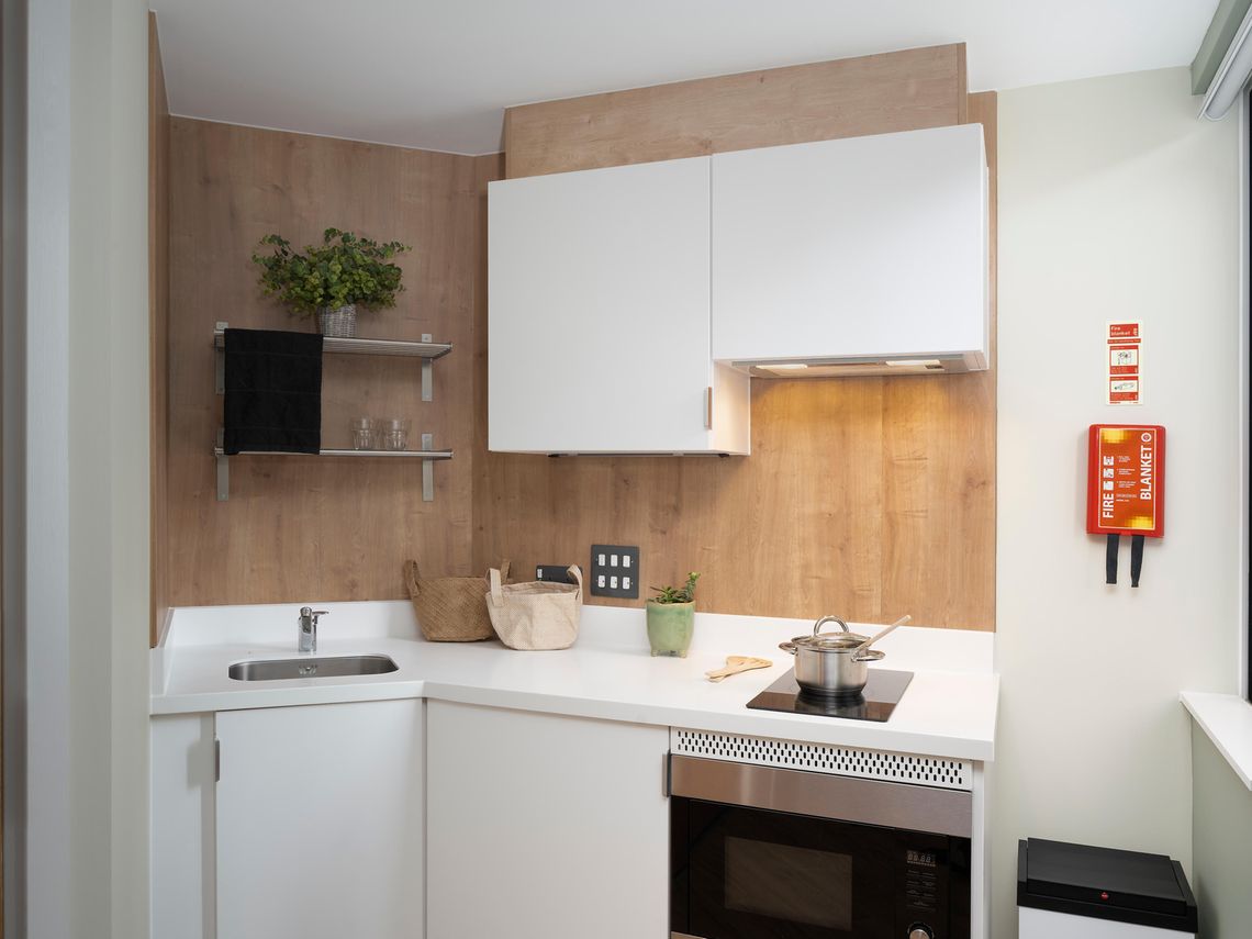 Large Double Studio - The Refinery - Gallery - 4