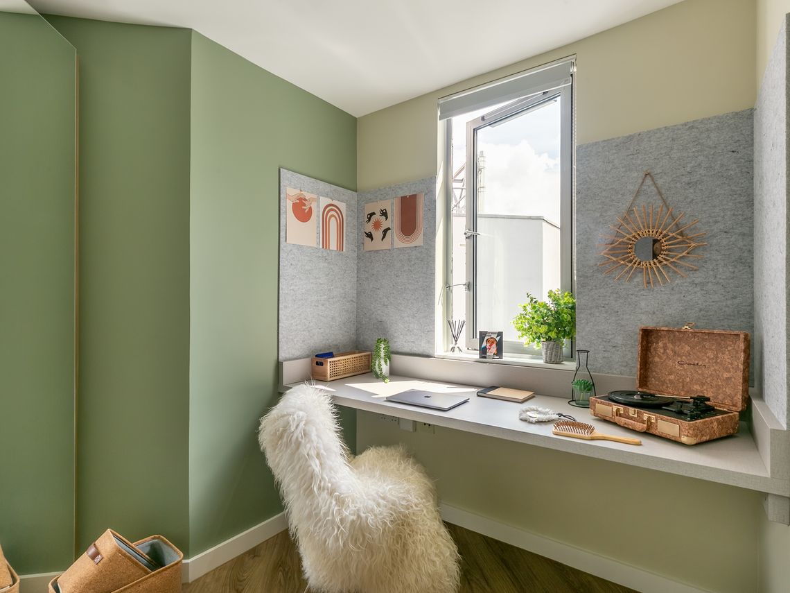  Large En-Suite  -  The Curve  - Gallery -  2