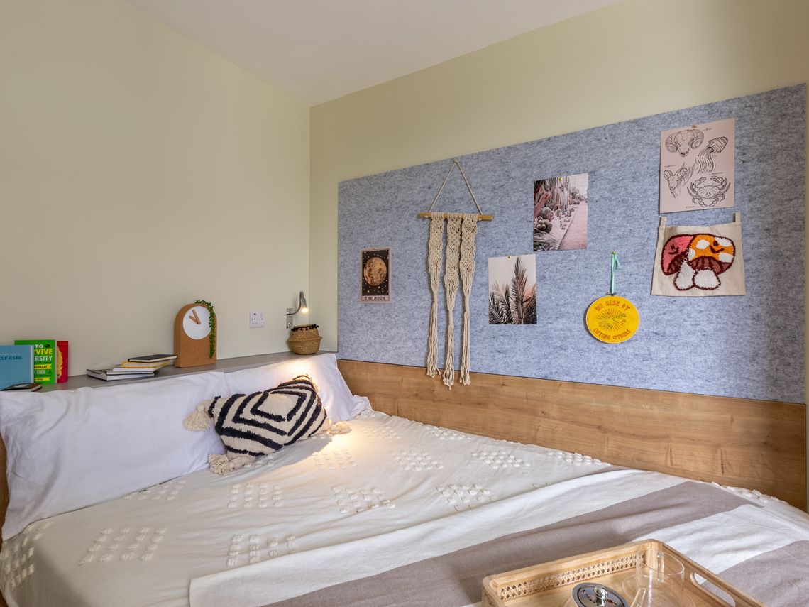  Large En-Suite  -  The Curve  - Gallery -  5