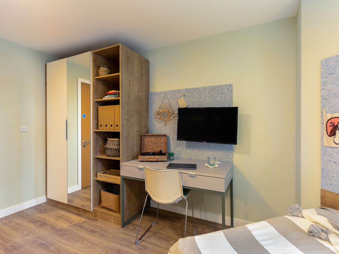 Large Studio  -  The Curve  - Gallery -  2