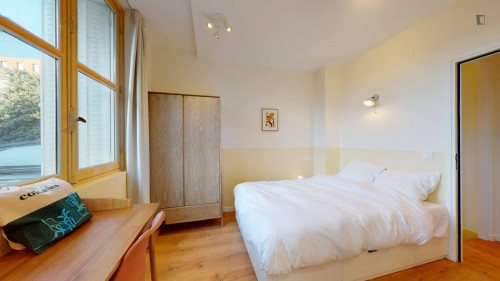 Cool double bedroom close to Cushy double bedroom close to