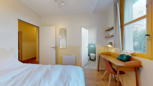 Cool double bedroom close to Cushy double bedroom close to