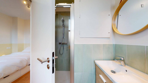 Cool double bedroom close to Cushy double bedroom close to
