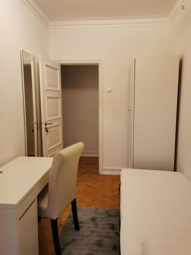 Lovely single bedroom private bathroom and balcony - Entrecampos metro station