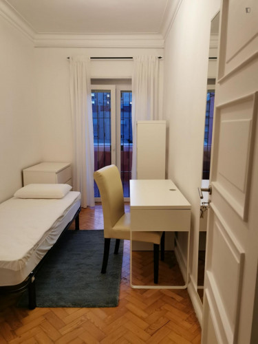 Lovely single bedroom private bathroom and balcony - Entrecampos metro station