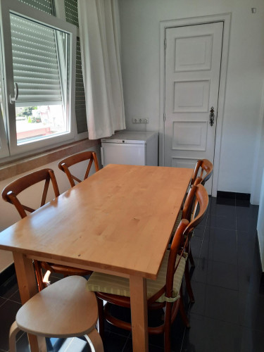 Lovely single bedroom private bathroom and balcony - Entrecampos metro station