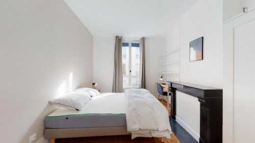Comfy double bedroom close to Conservatoire Nadia et Lili Boulanger