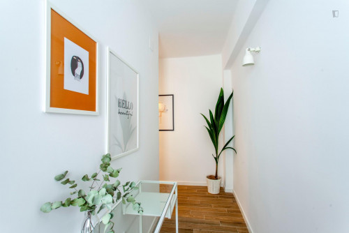 Cool looking 2-bedroom flat next to Beniferri metro station
