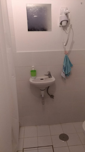 Room in Paranhos with privative bathroom