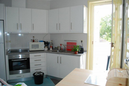 Room in Paranhos with privative bathroom