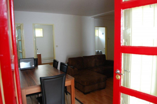 Room in Paranhos with privative bathroom
