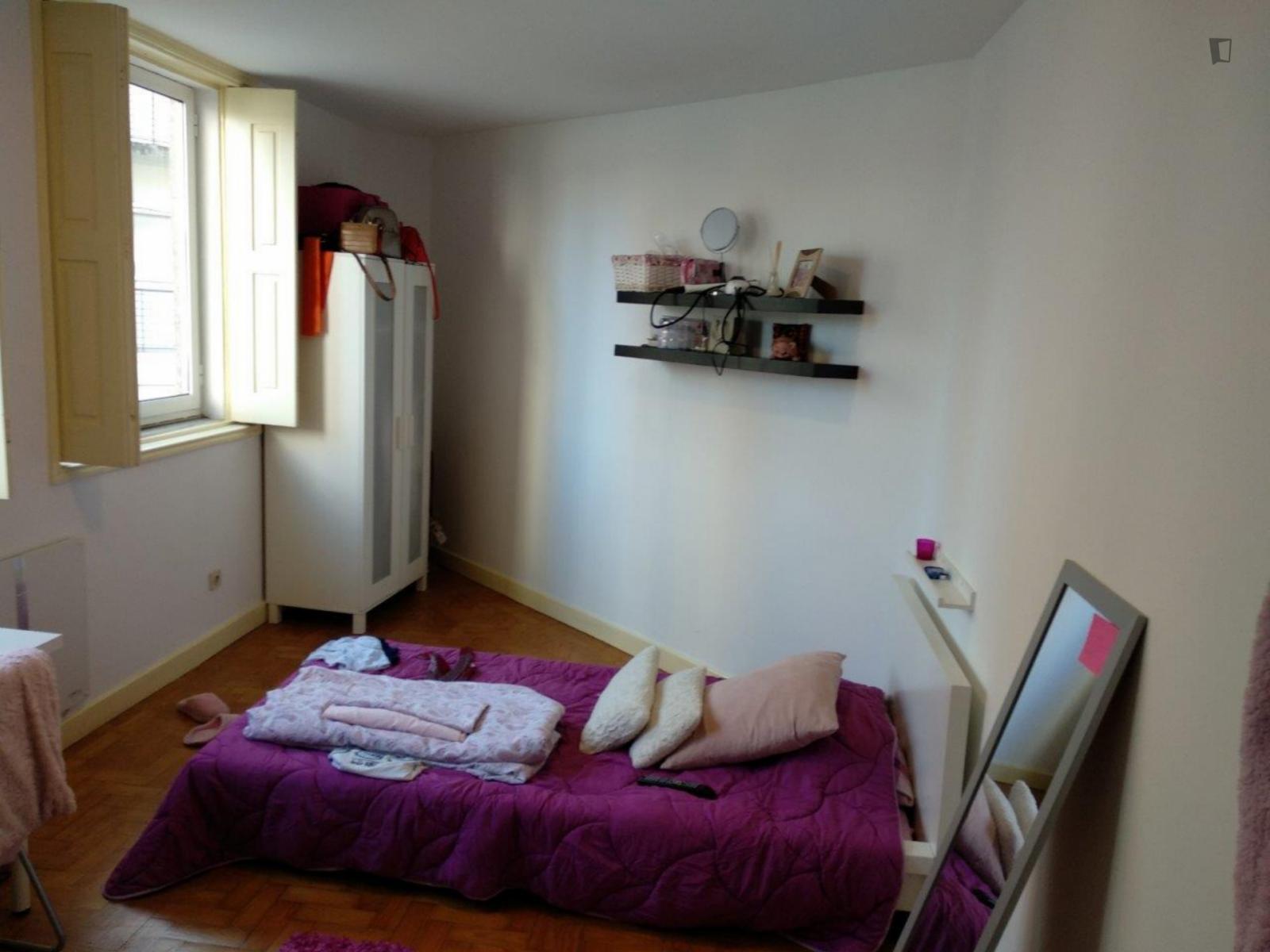  Room In Paranhos With Privative Bathroom  -  Room in Paranhos with privative bathroom  - Gallery -  1