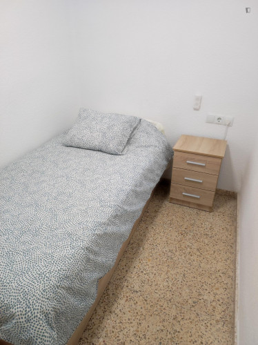 Multiple beds bedroom in 4-bedroom apartment