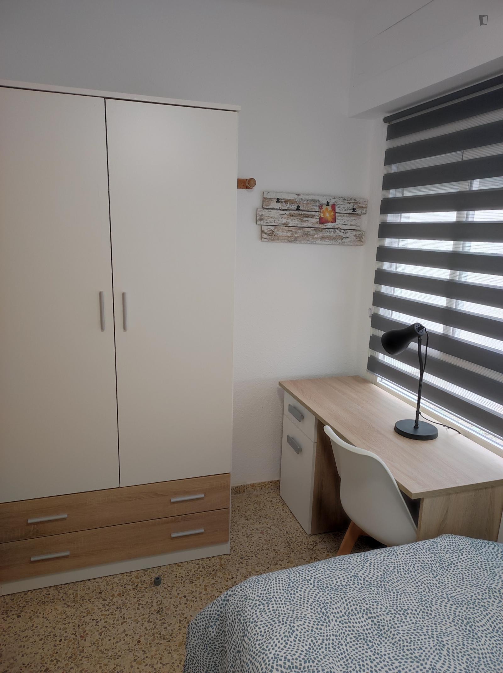 Multiple Beds Bedroom In 4-Bedroom Apartment - 1