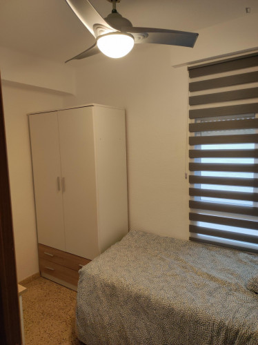 Single bedroom in 3-bedroom apartment