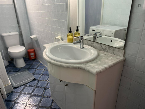 Great double bedroom in a 5-bedroom apartment, in Rascanya