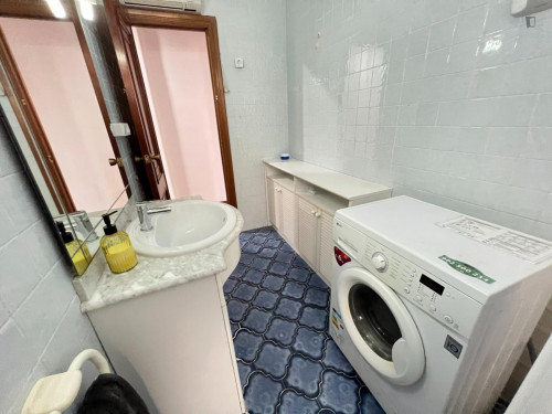 Great double bedroom in a 5-bedroom apartment, in Rascanya