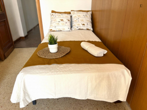 Cool ingle bedroom with balcony in Rascanya