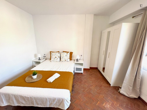Nice double bedroom in Rascanya