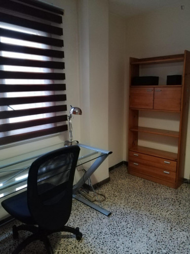 Large double bedroom in l'Oliverar