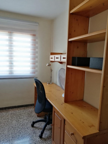 Spacious double bedroom in l'Oliverar