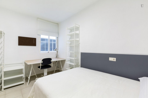 Habitaciones, con terraza exterior. A 50 mts del Mercadona y del Metro