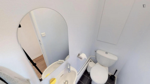 Lovely double bedroom close to Parc André Malraux