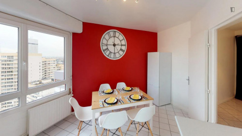 Lovely double bedroom close to Parc André Malraux