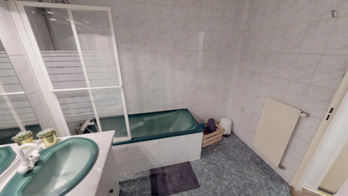 Lovely double bedroom close to Parc André Malraux