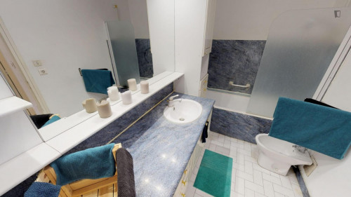 Pleasant double bedroom close to the EPF - School of Engineering