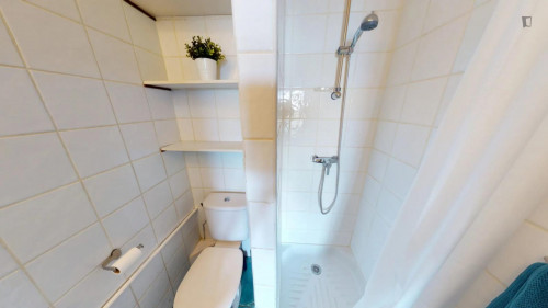 Luminous double bedroom close to the University of Montpellier - Institute of Pharmacy Industrial