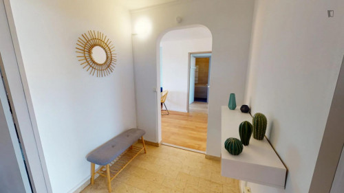 Luminous double bedroom close to the University of Montpellier - Institute of Pharmacy Industrial