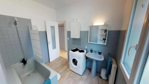 Cosy double bedroom near the Big double bedroom next to the Institute of Pharmacy Industrial - Gallery - 11