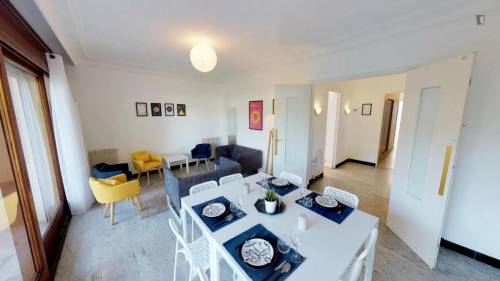 Cosy double bedroom near the Big double bedroom next to the Institute of Pharmacy Industrial