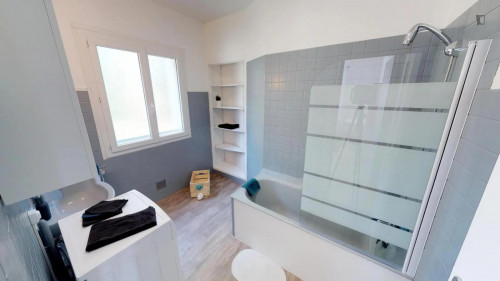Cosy double bedroom near the Big double bedroom next to the Institute of Pharmacy Industrial - Gallery - 10