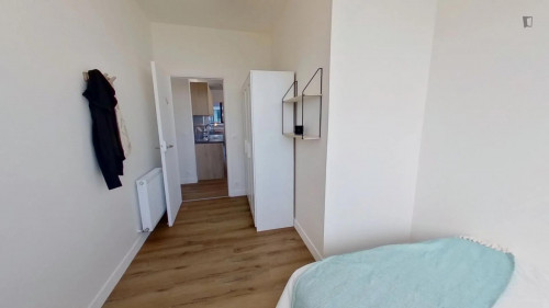 Cool double bedroom in Asnières-sur-Seine