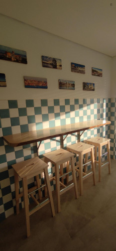 Delightful single bedroom in a 4-bedroom flat