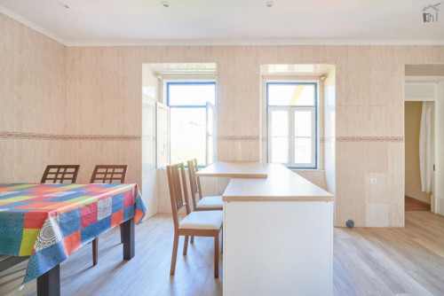 Inviting single bedroom near Jardim do Torel