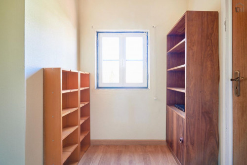 Inviting single bedroom near Jardim do Torel