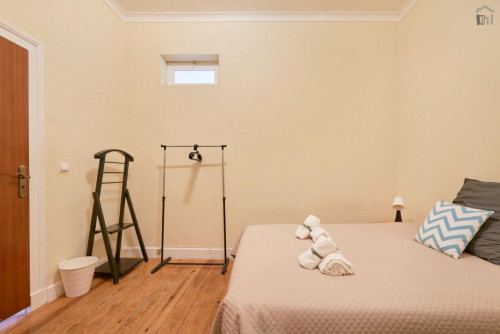 Cosy double bedroom near the Avenida metro