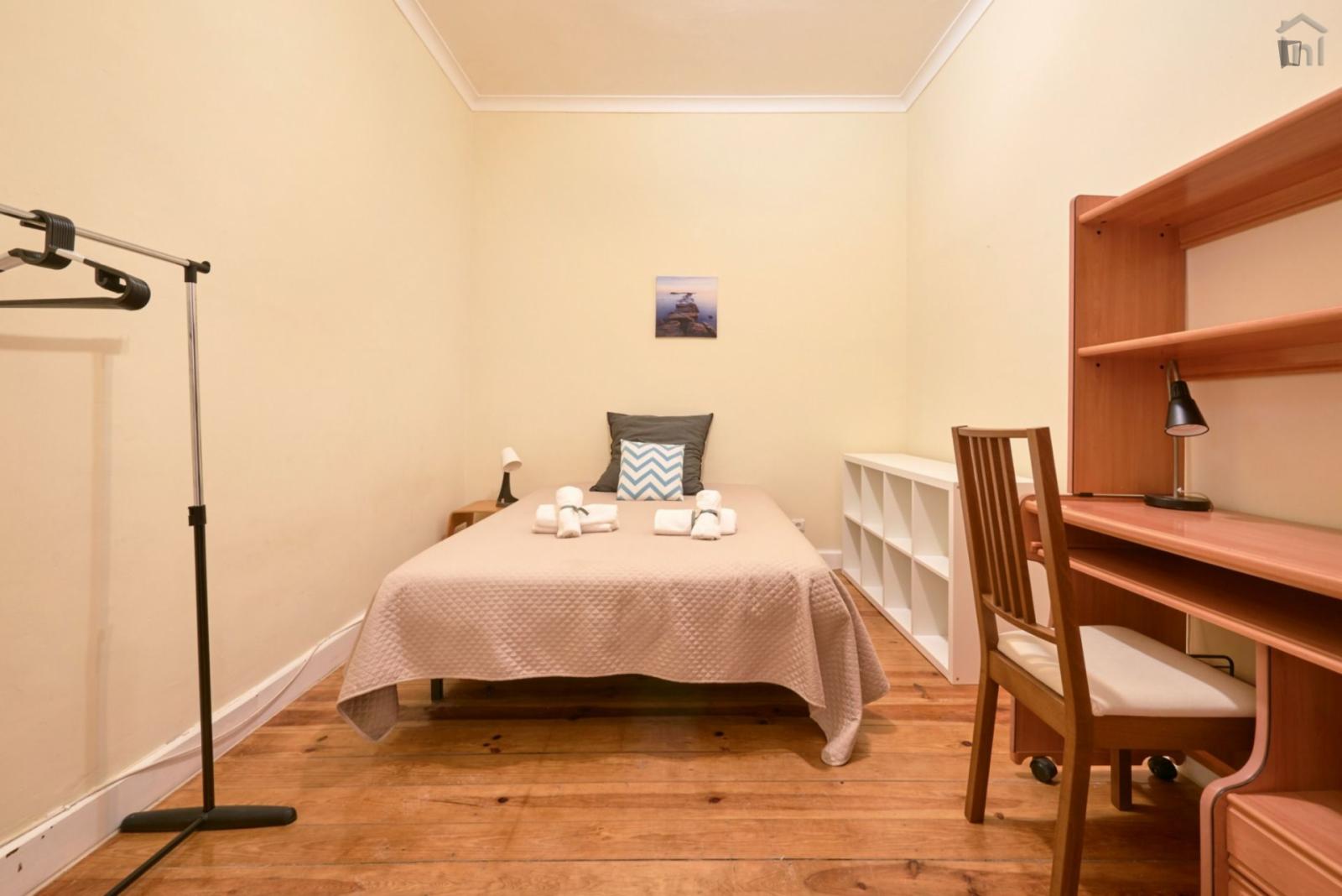  Cosy Double Bedroom Near The Avenida Metro  -  Cosy double bedroom near the Avenida metro  - Gallery -  1