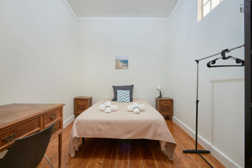 Comfy double bedroom close to the NOVA Medical School  - Gallery -  5