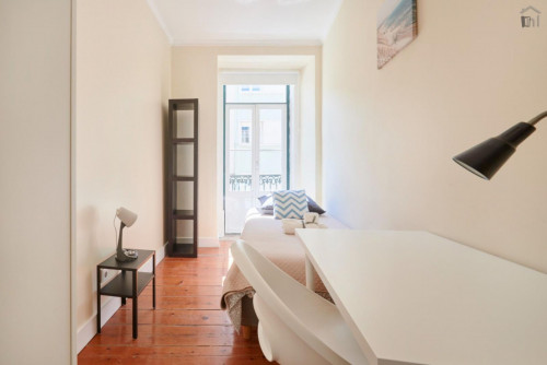 Homely single bedroom near NOVA Medical School