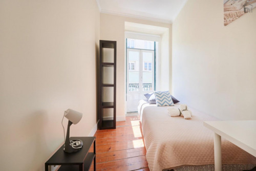 Homely single bedroom near NOVA Medical School