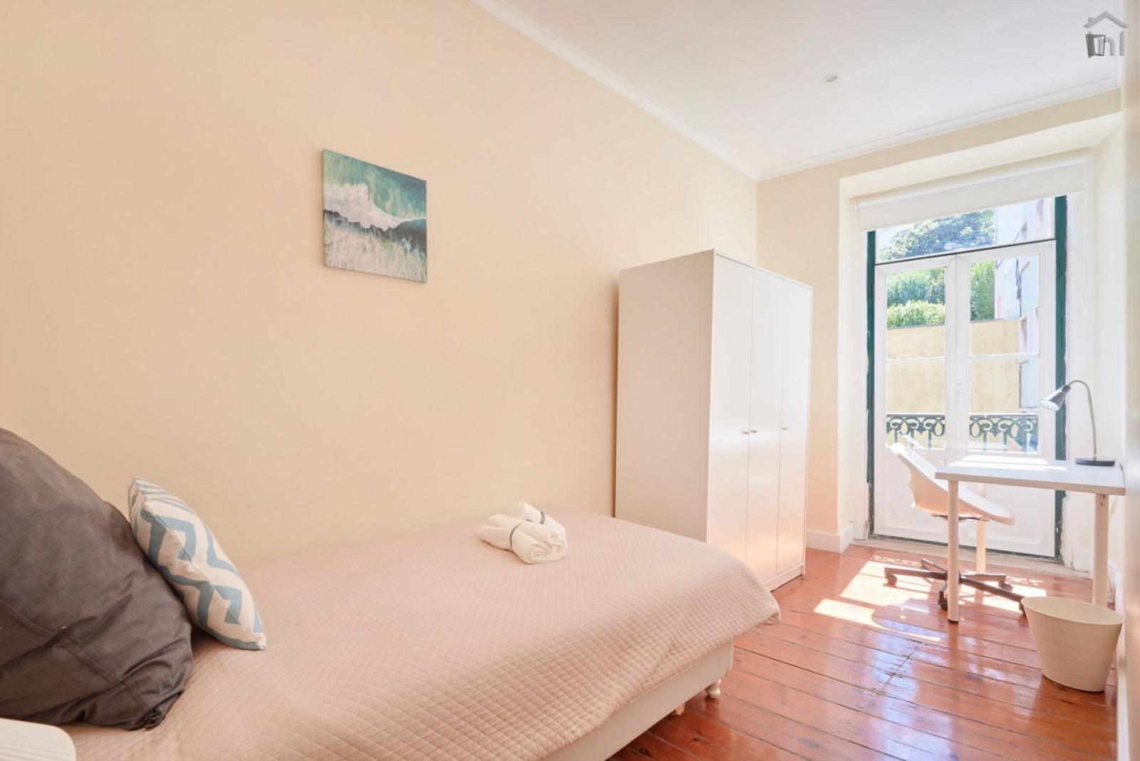  Bright Single Bedroom Near The Avenida Metro  -  Bright single bedroom near the Avenida metro  - Gallery -  1