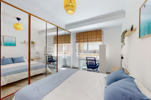 Attractive single bedroom