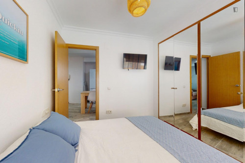 Attractive single bedroom