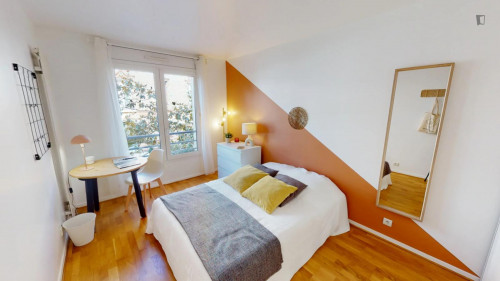Great double bedroom not far from Parc Diderot