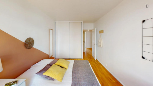 Great double bedroom not far from Parc Diderot