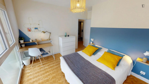Bright double bedroom near Jeanne d'Arc metro station
